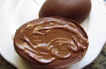 Helado de huevo kinder de chocolate